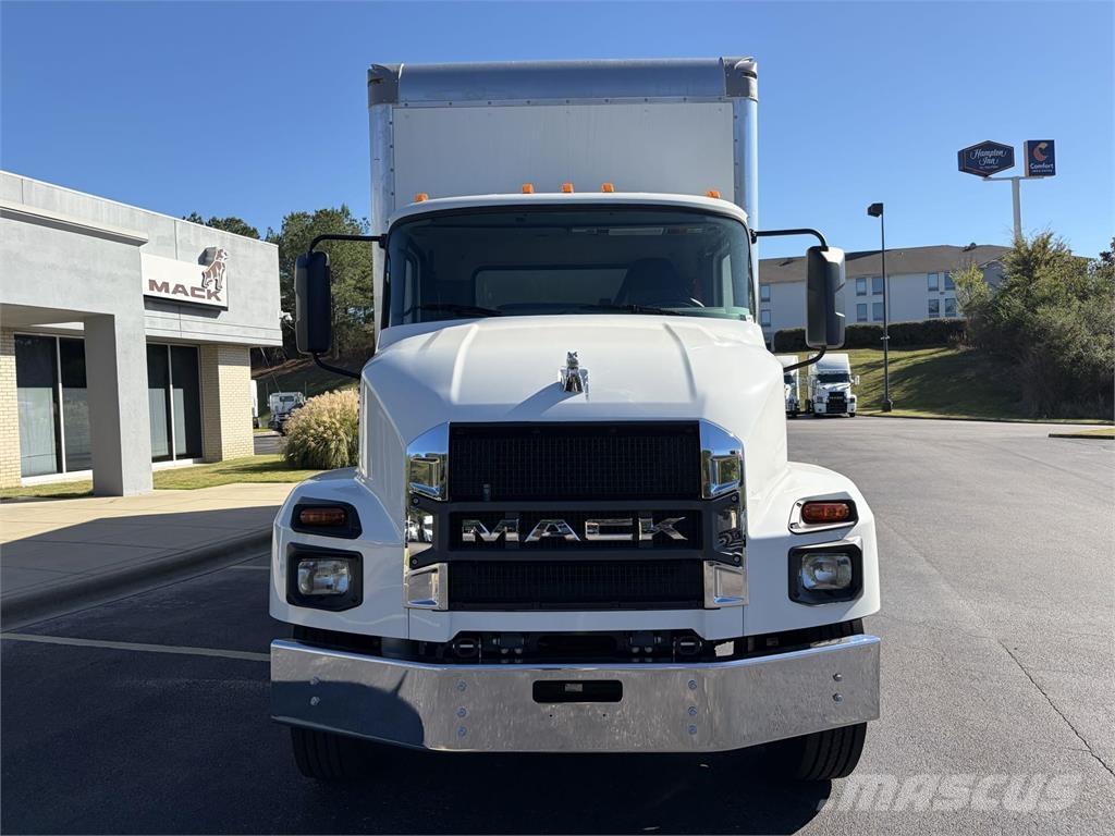 Mack MD6 42R 厢式货车