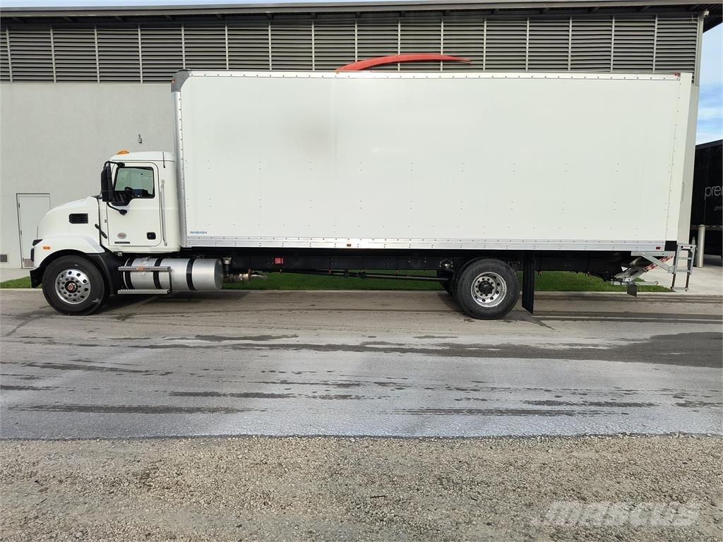 Mack MD6 42R 厢式货车
