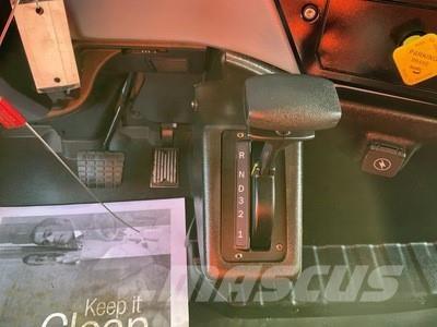 Mack MD642 厢式货车