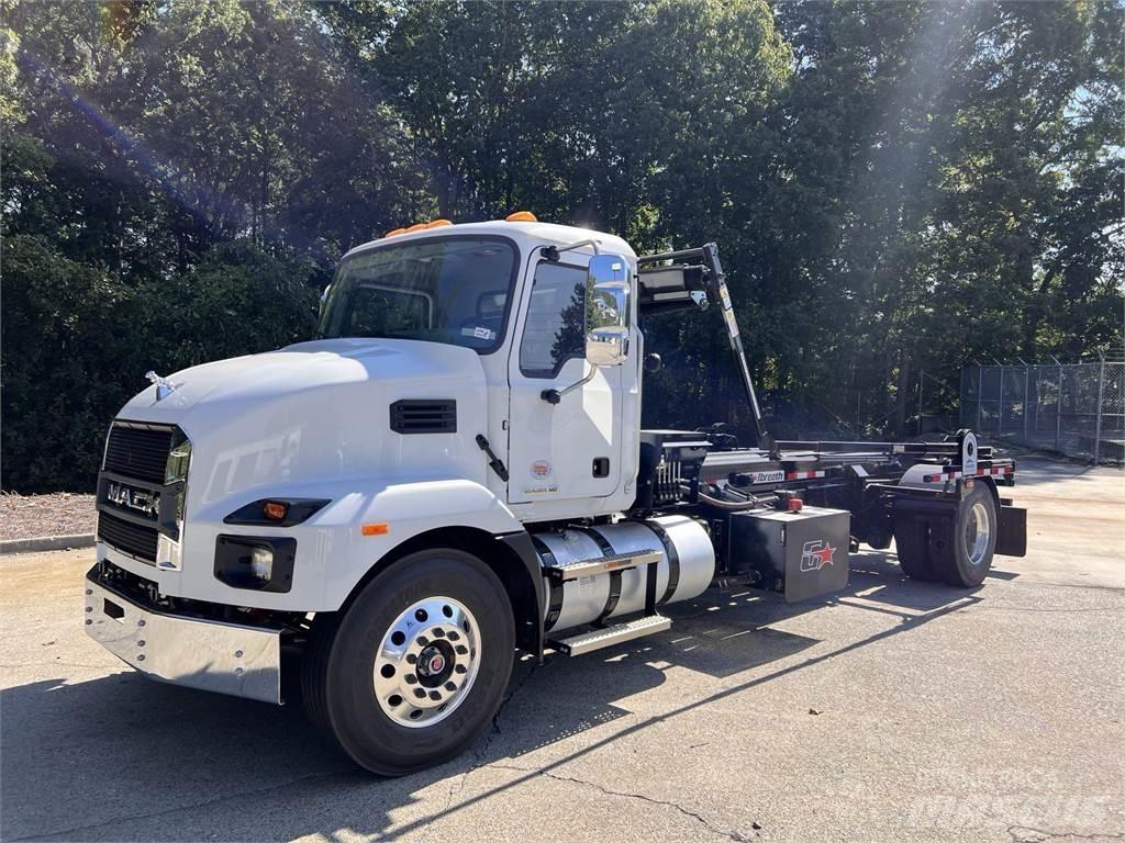 Mack MD7 42R 平板车