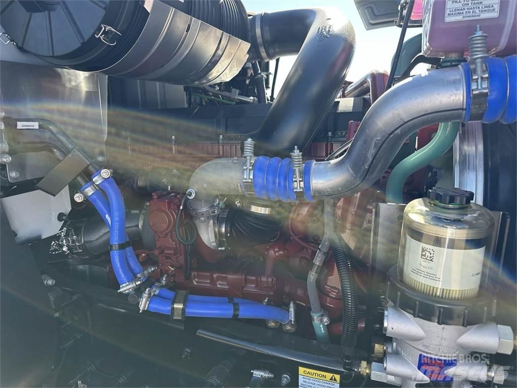 Mack PI64T 牵引车