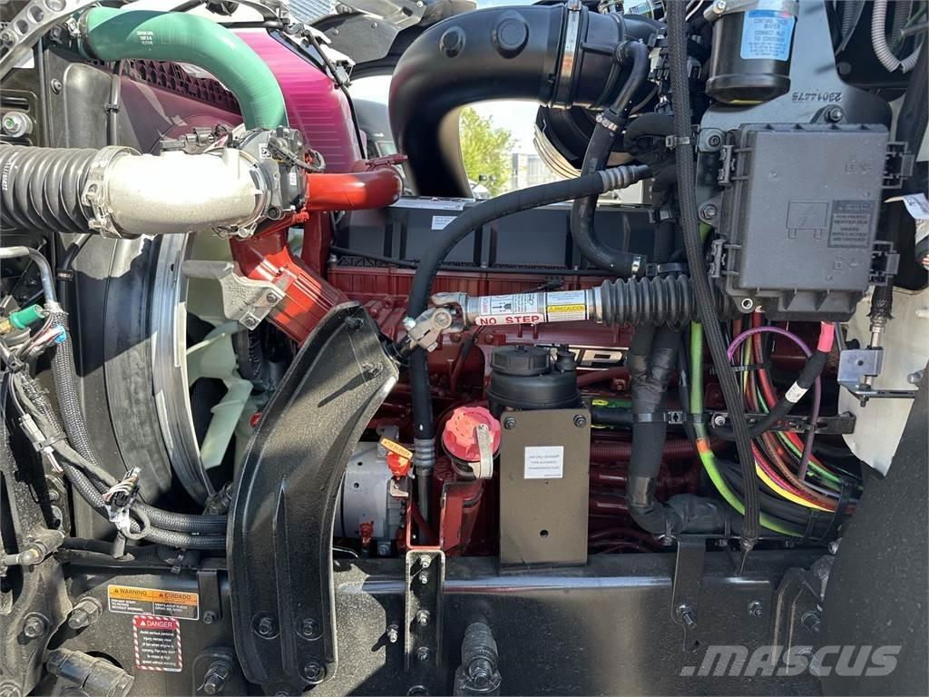 Mack PI64T 牵引车