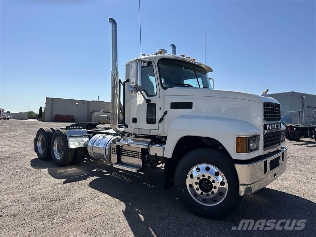 Mack PI64T 牵引车