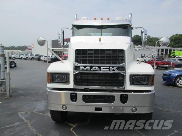 Mack PI64T 牵引车