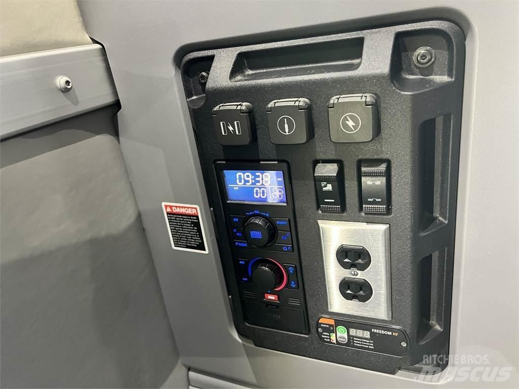 Mack PI64T 牵引车
