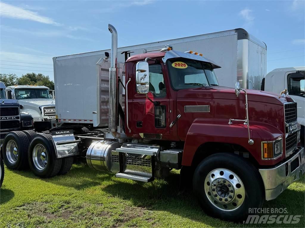 Mack PI64T 牵引车