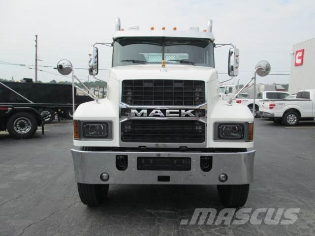 Mack PI64T 牵引车
