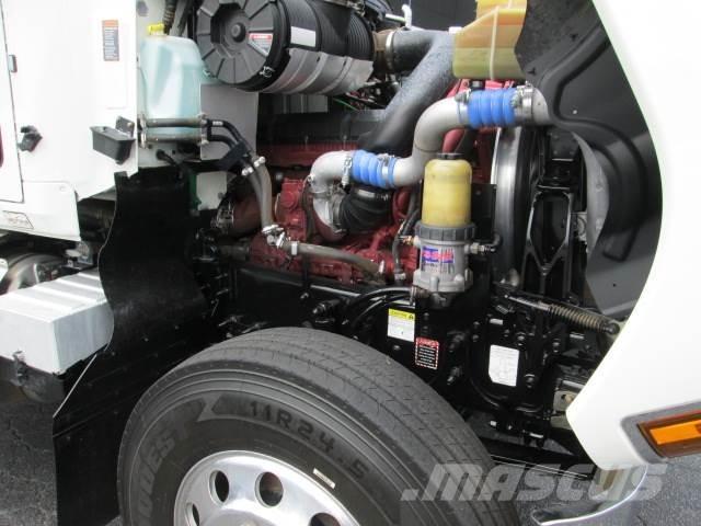 Mack PI64T 牵引车