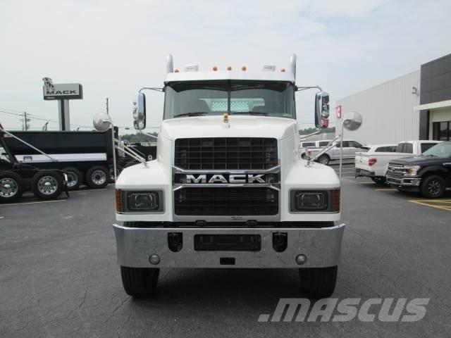 Mack PI64T 牵引车