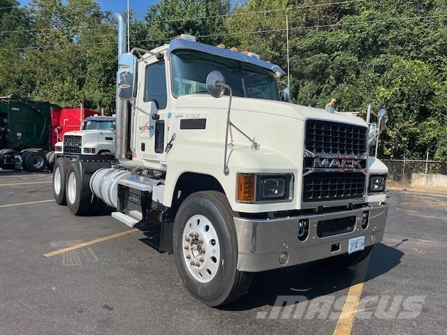 Mack PI64T 牵引车