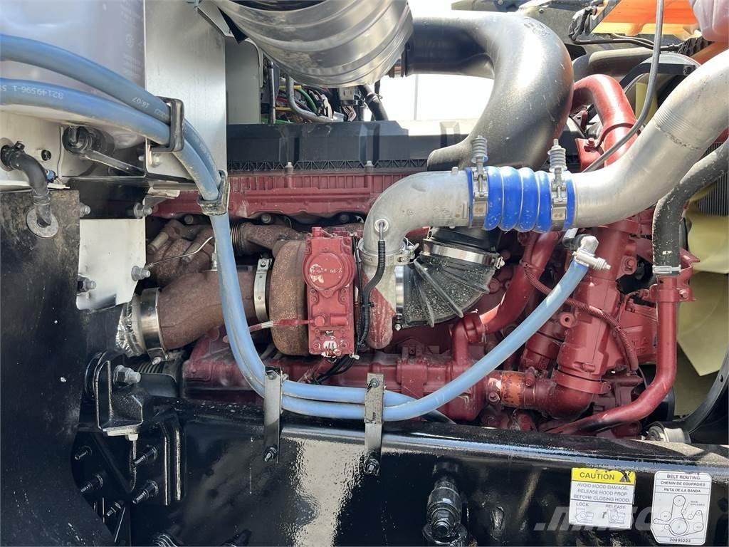 Mack PI64T 牵引车