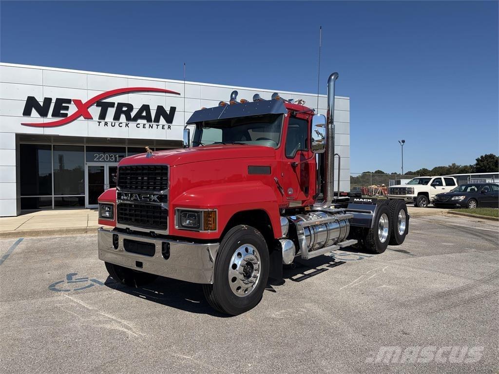 Mack PI64T 牵引车