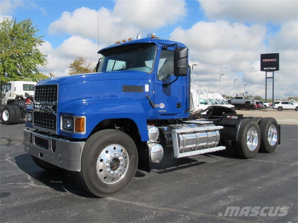 Mack PI64T 牵引车