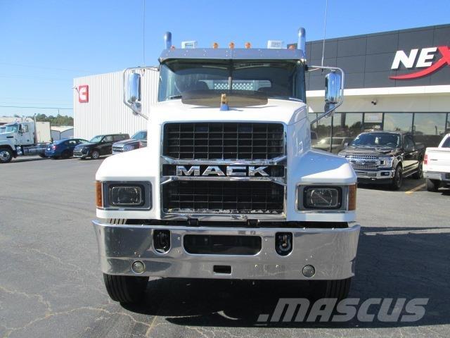 Mack PI64T 牵引车