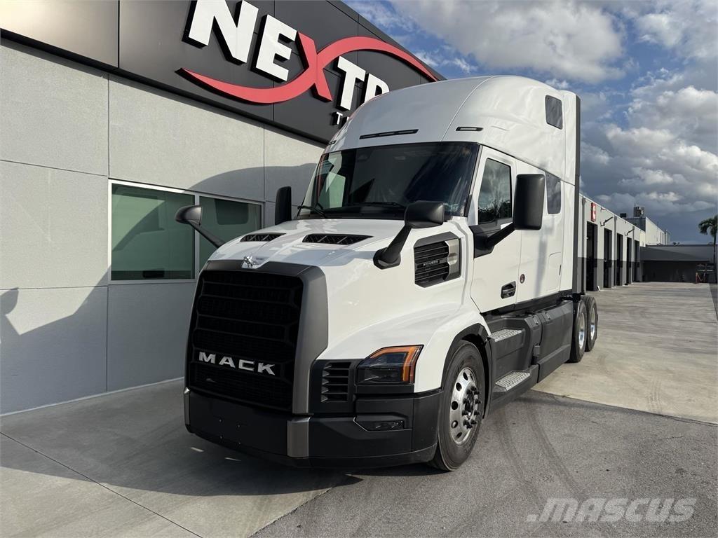 Mack PR64T 牵引车