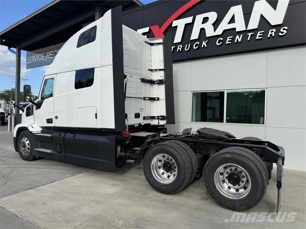 Mack PR64T 牵引车