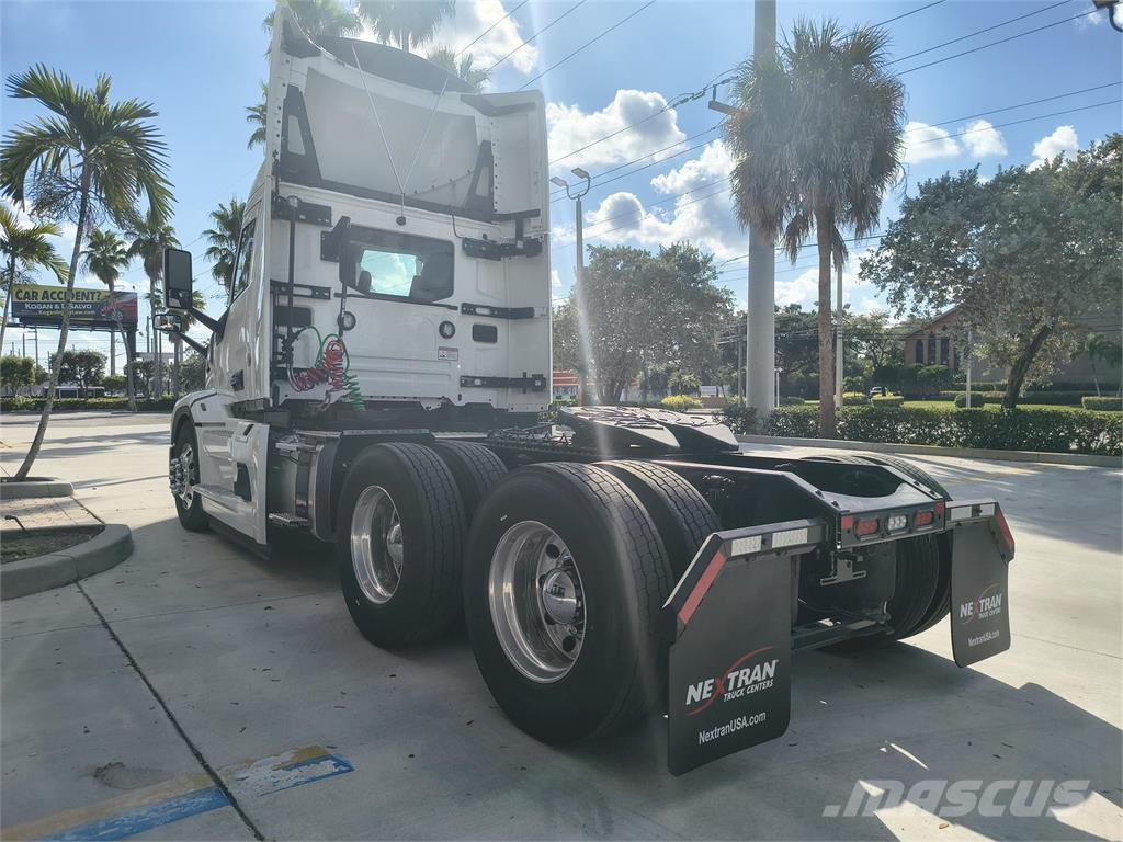 Mack PR64T 牵引车