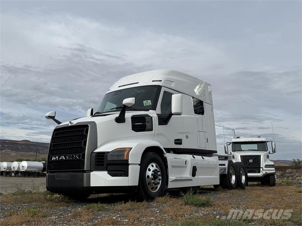 Mack PR64T 牵引车