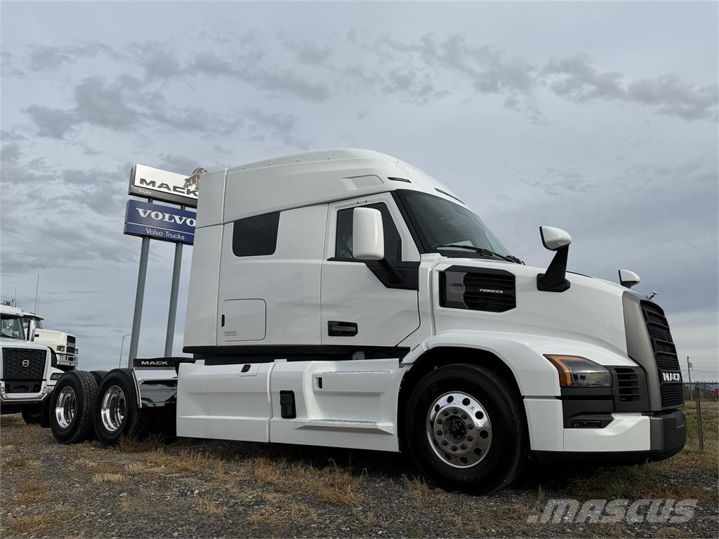 Mack PR64T 牵引车