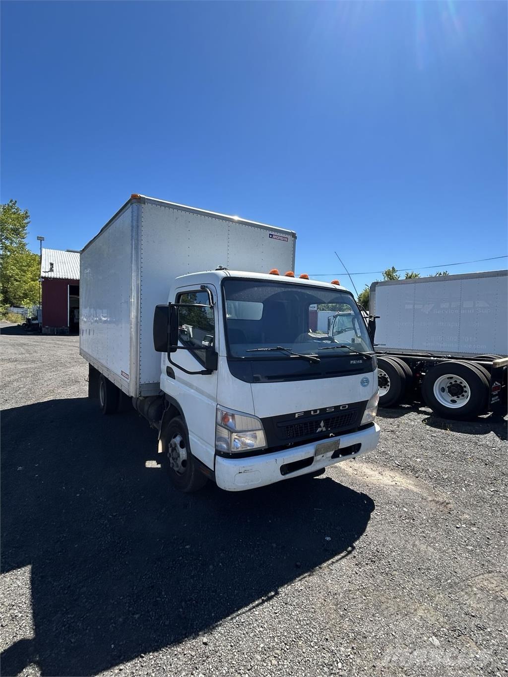 Mitsubishi FUSO FE140 厢式货车