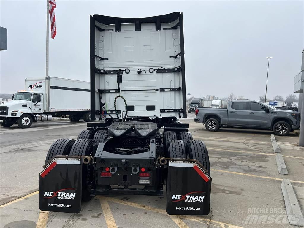 Volvo NEW VNL860 牵引车