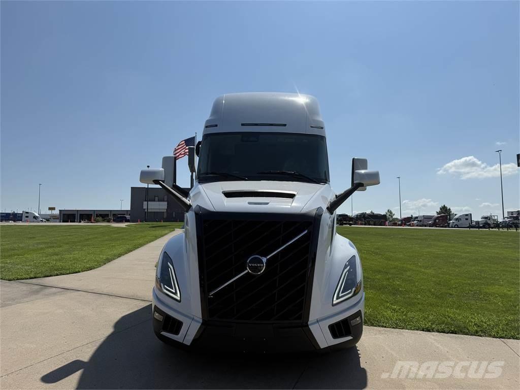 Volvo NEW VNL860 牵引车