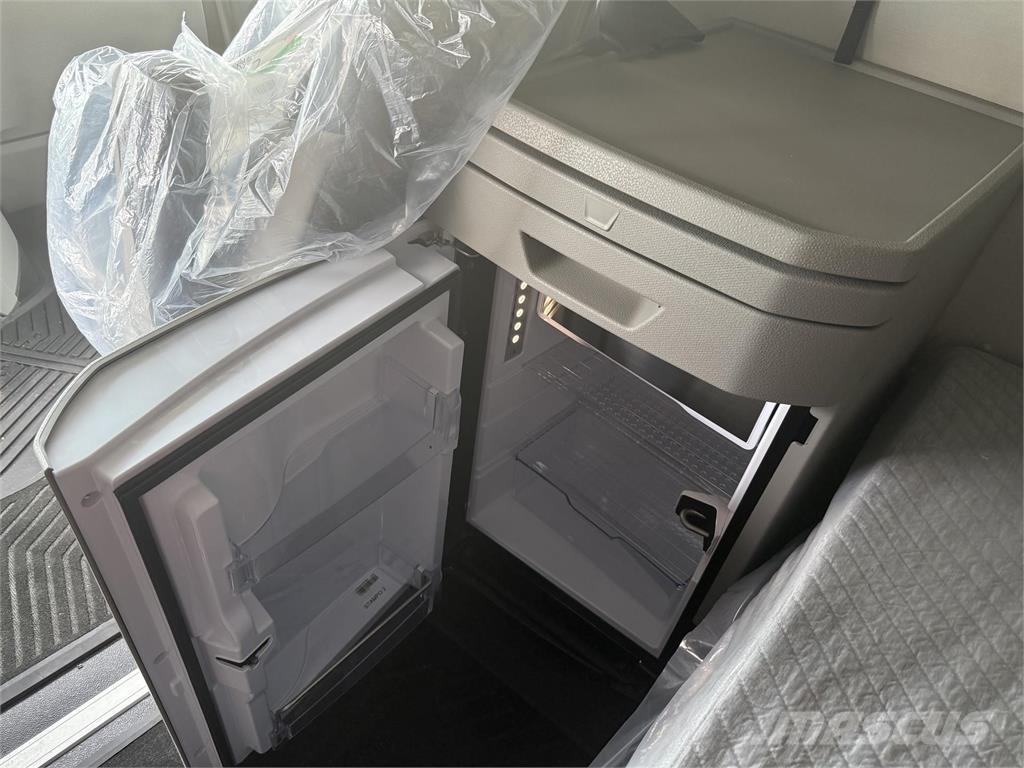 Volvo NEW VNL860 牵引车