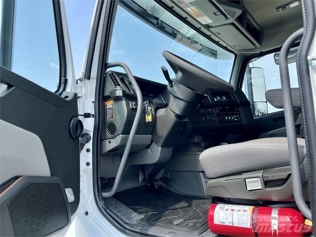 Volvo VHD64F300 自卸式货车