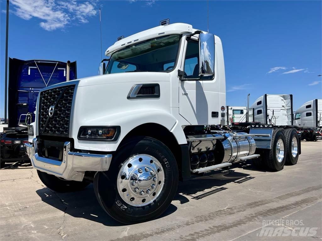 Volvo VHD64FT300 牵引车