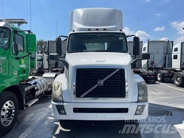 Volvo VNL42T 牵引车