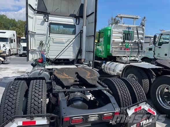 Volvo VNL42T 牵引车