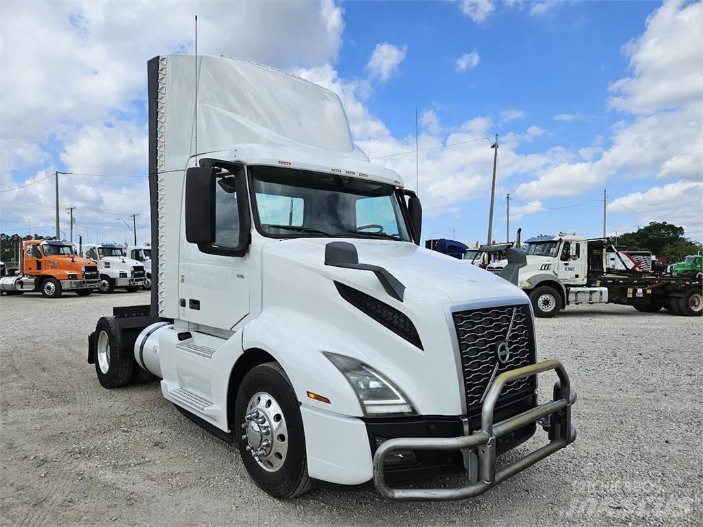 Volvo VNL42T300 牵引车