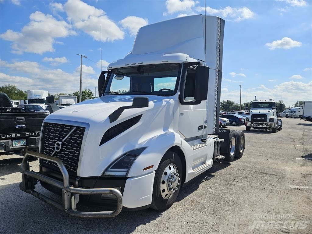 Volvo VNL62T300 牵引车