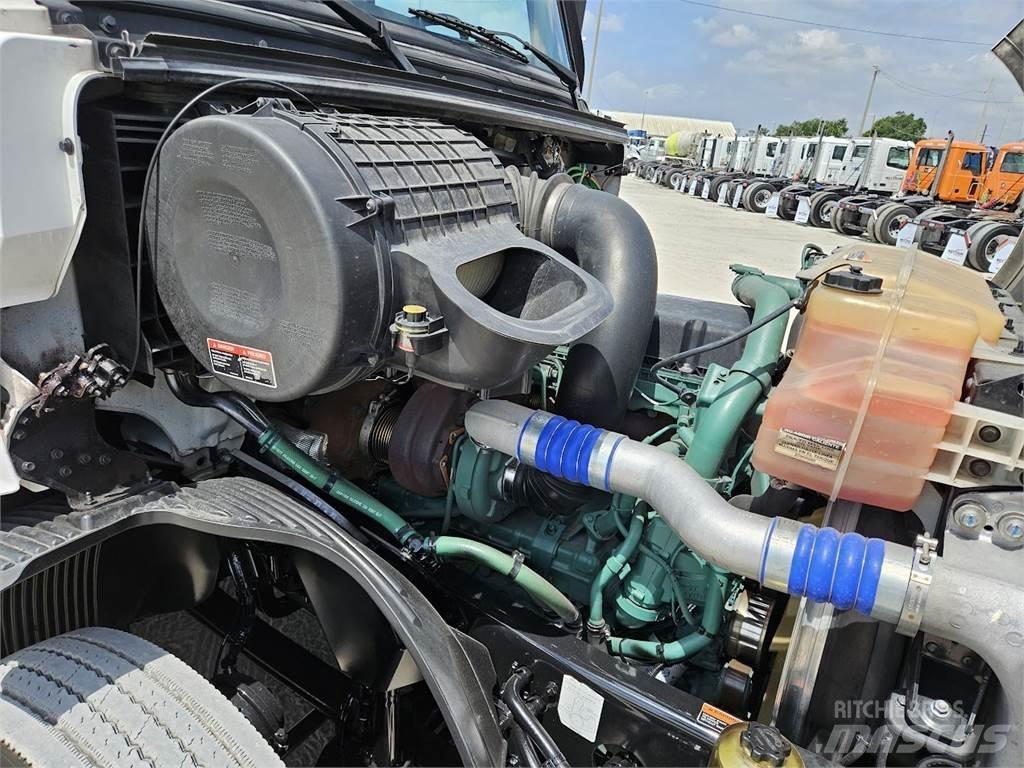 Volvo VNL62T300 牵引车