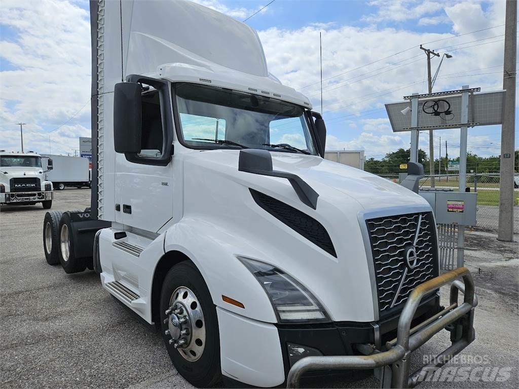 Volvo VNL62T300 牵引车