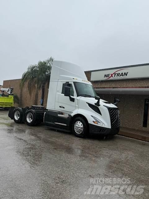 Volvo VNL64T300 牵引车