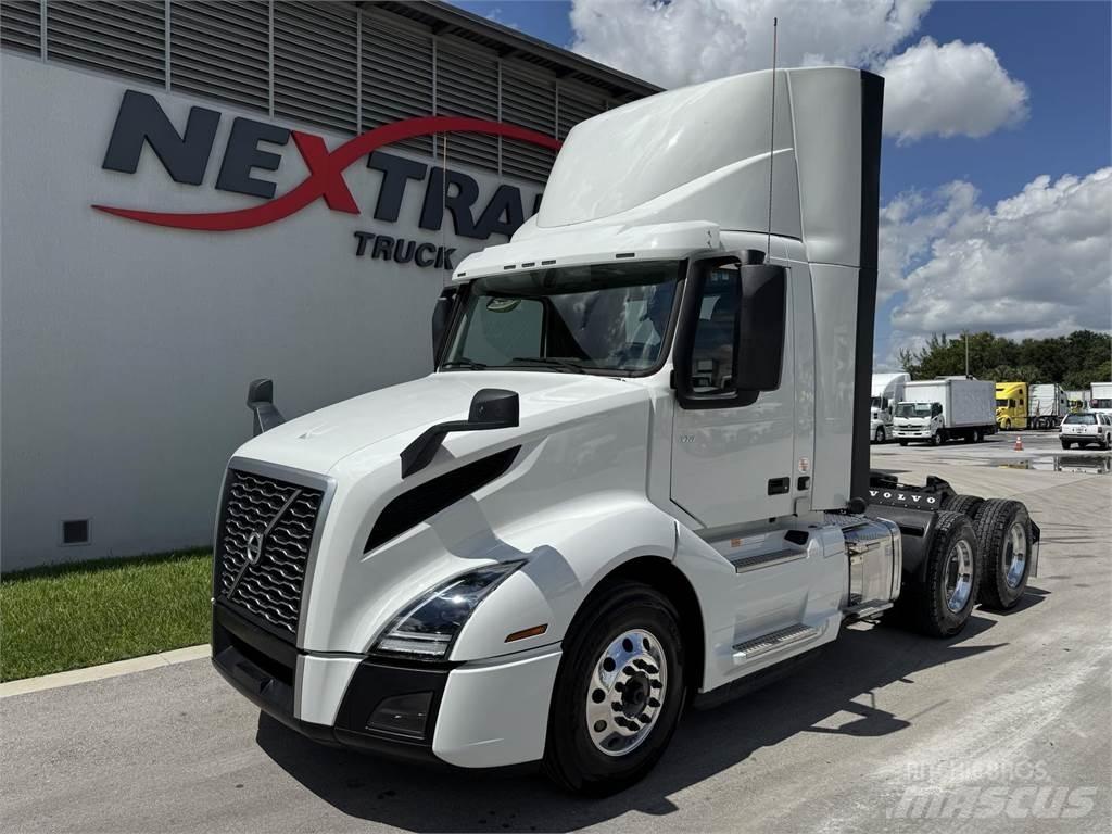 Volvo VNL64T300 牵引车