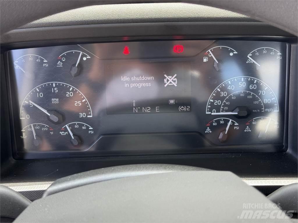 Volvo VNL64T300 牵引车