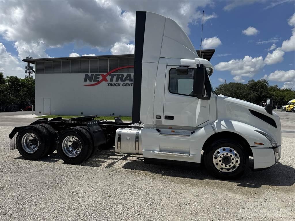 Volvo VNL64T300 牵引车
