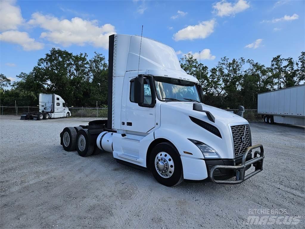Volvo VNL64T300 牵引车