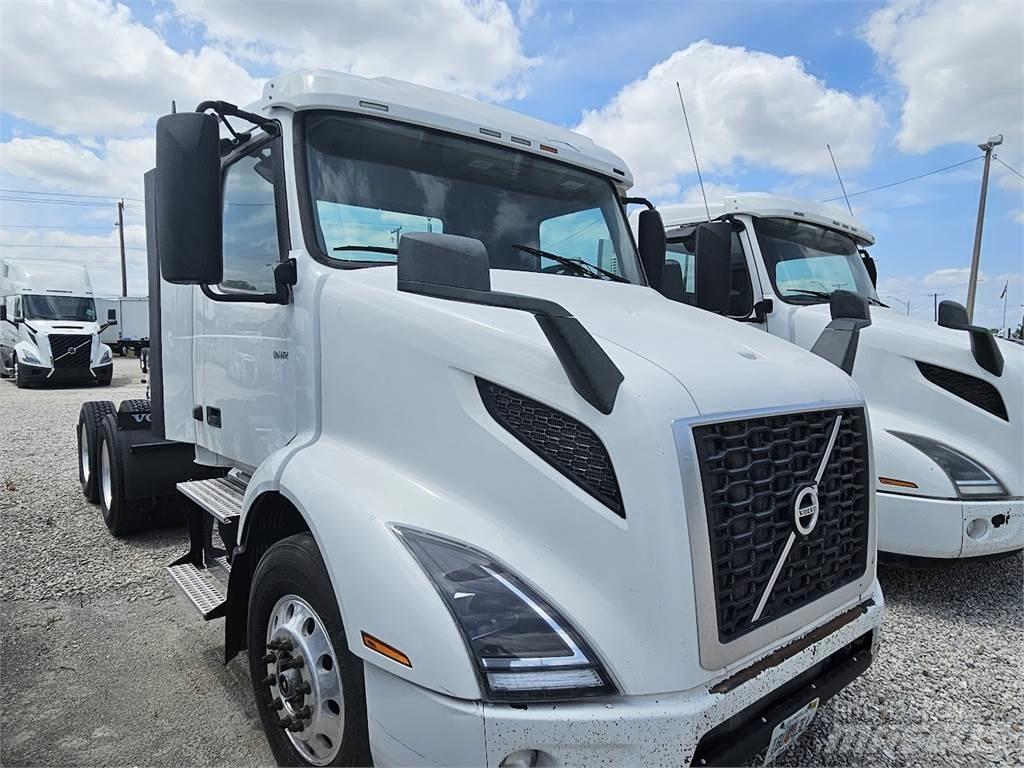Volvo VNL64T300 牵引车