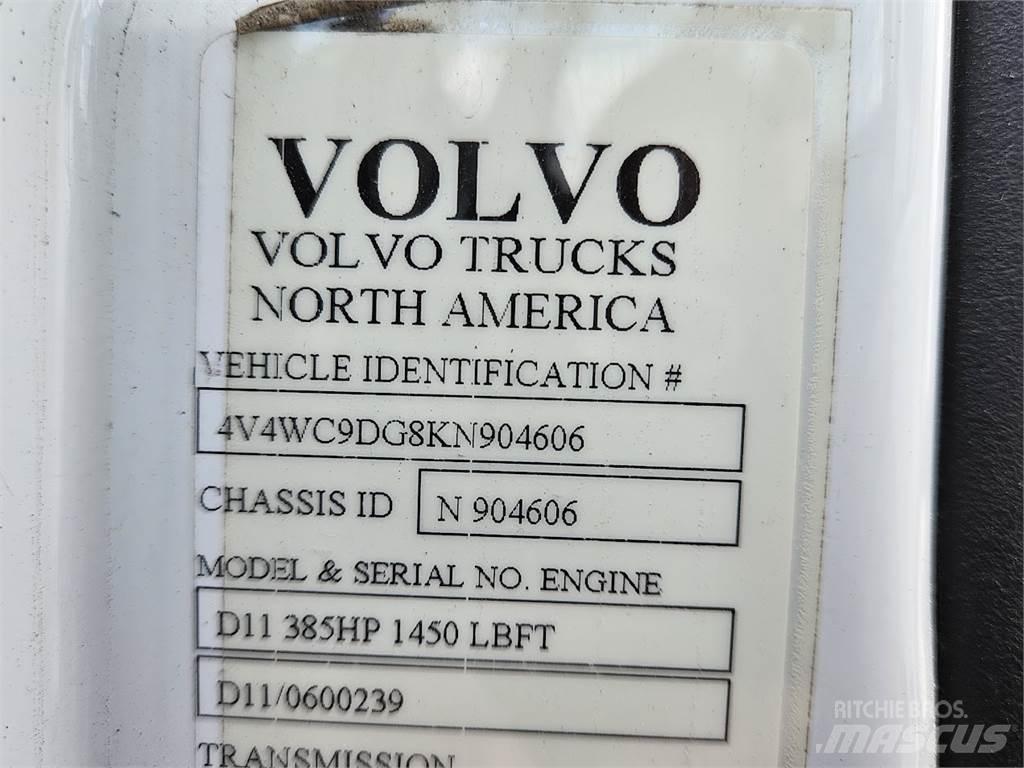 Volvo VNL64T300 牵引车