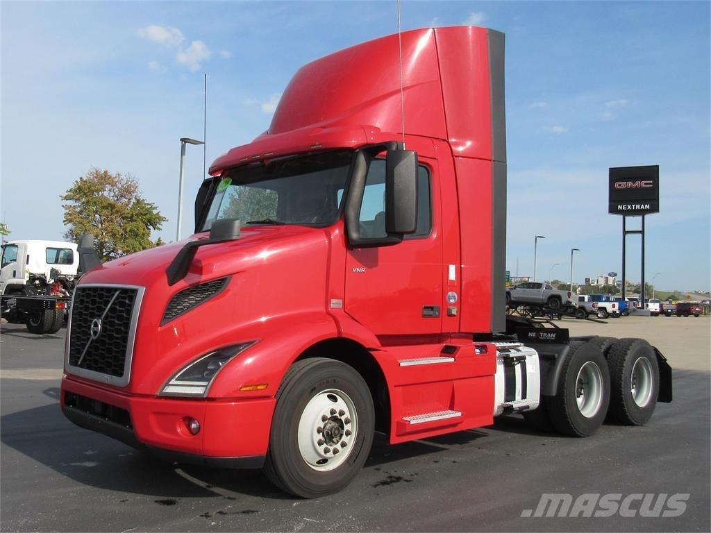 Volvo VNL64T300 牵引车