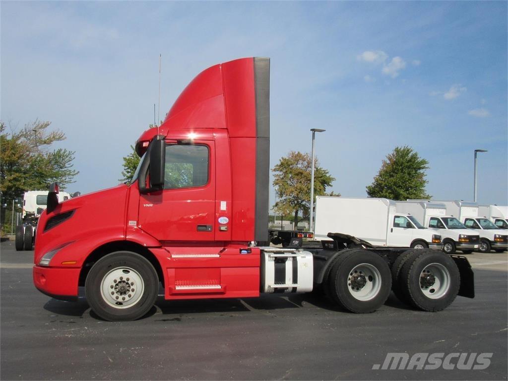 Volvo VNL64T300 牵引车