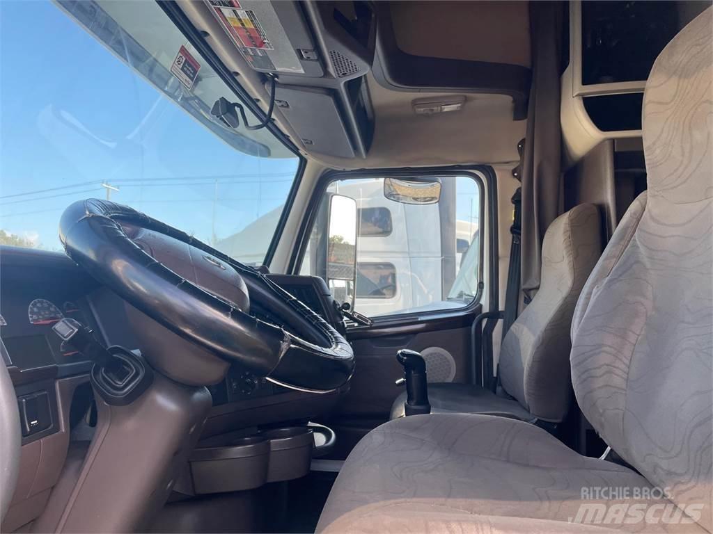 Volvo VNL64T670 牵引车