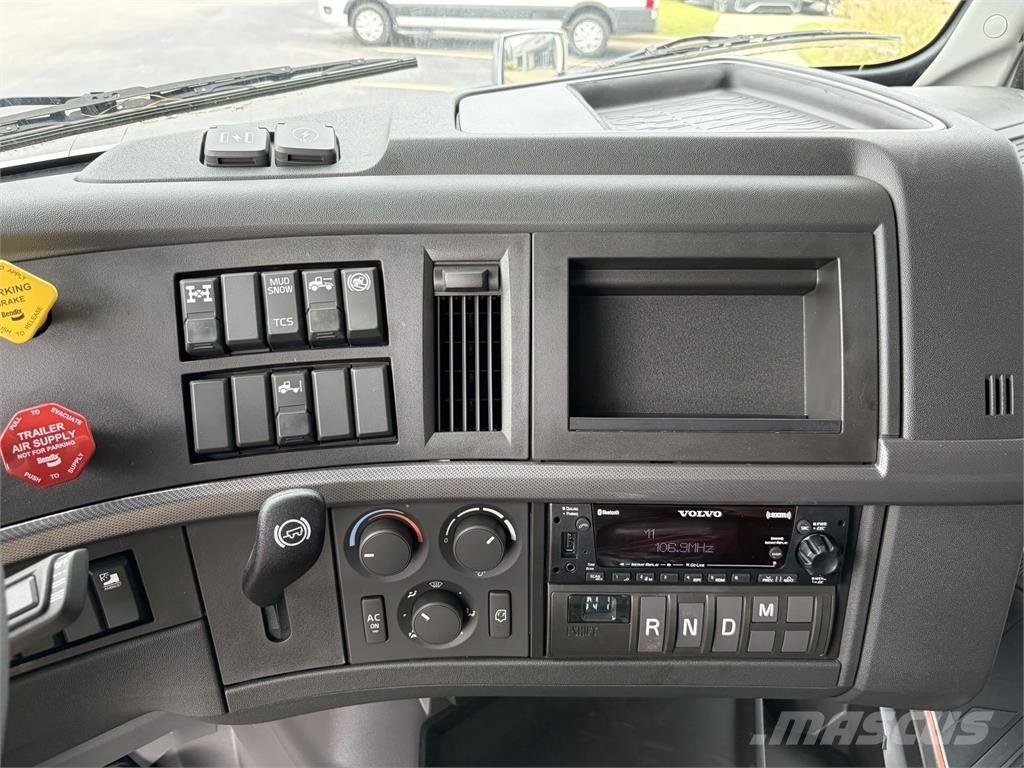 Volvo VNL64T740 牵引车