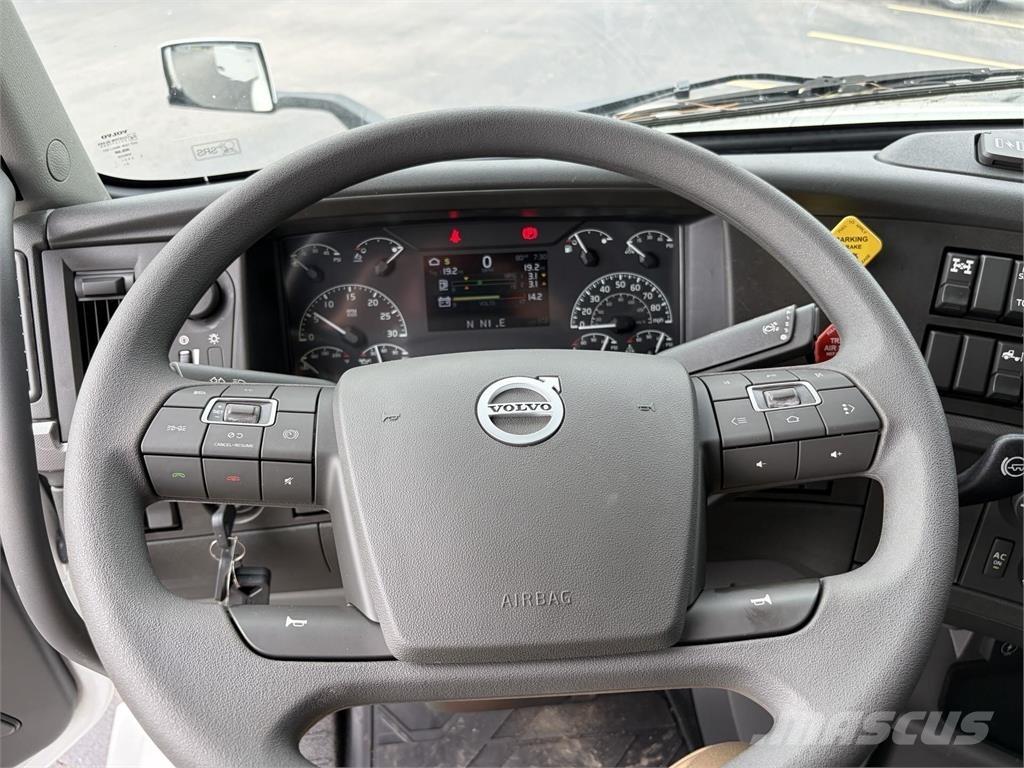 Volvo VNL64T740 牵引车