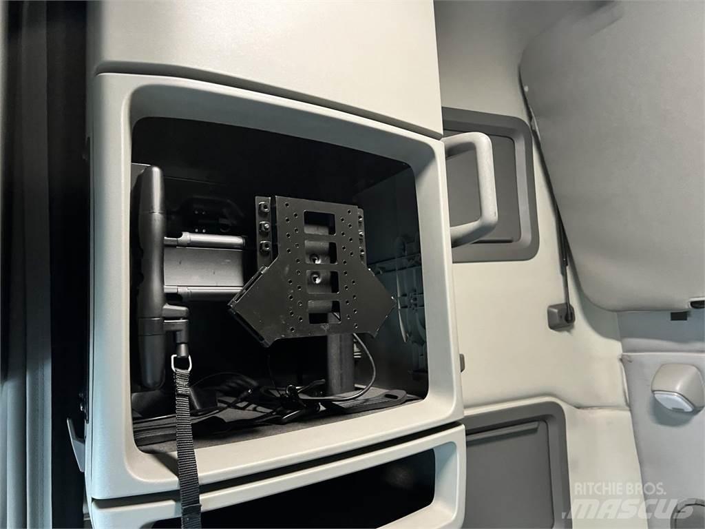 Volvo VNL64T760 牵引车