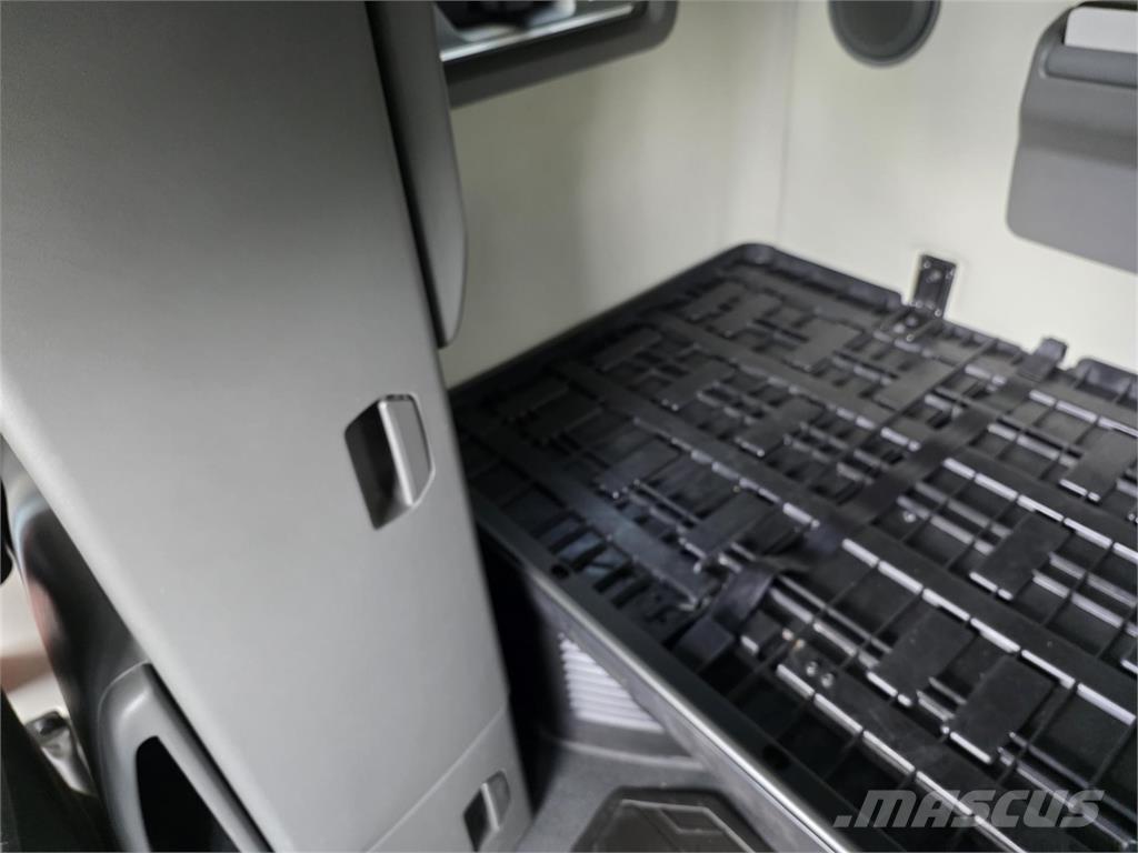 Volvo VNL64T760 牵引车