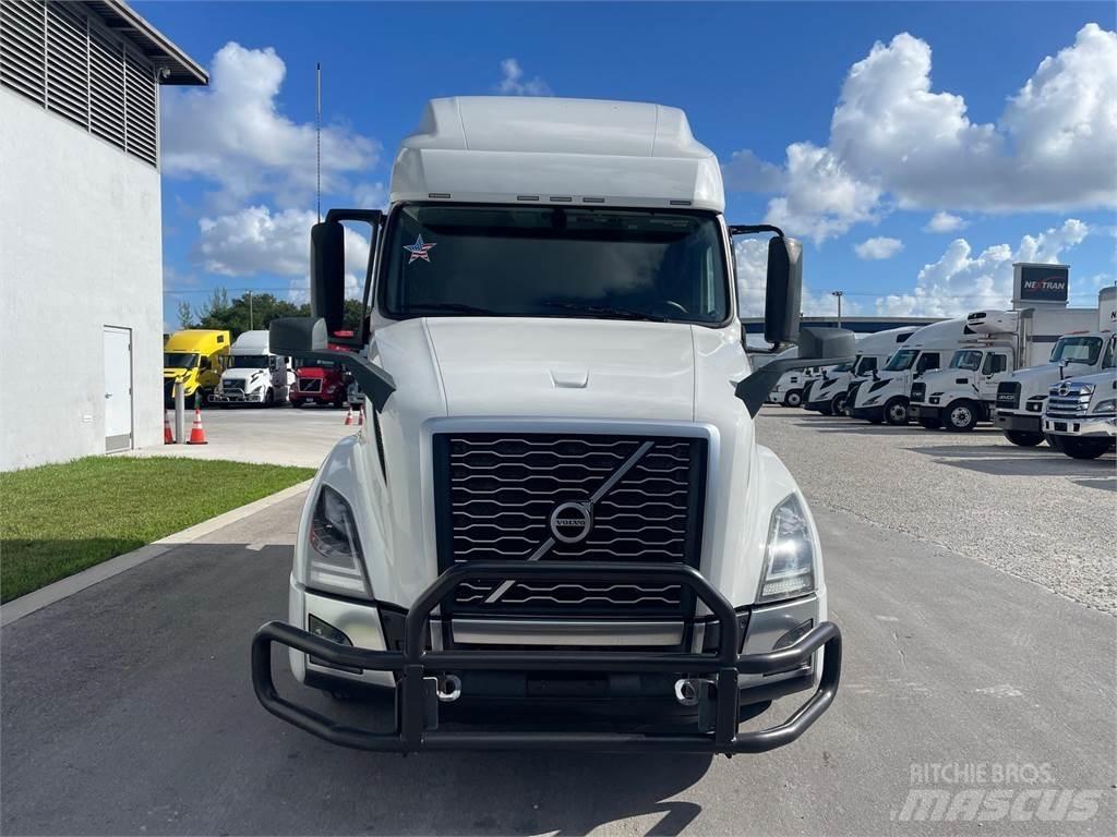 Volvo VNL64T760 牵引车